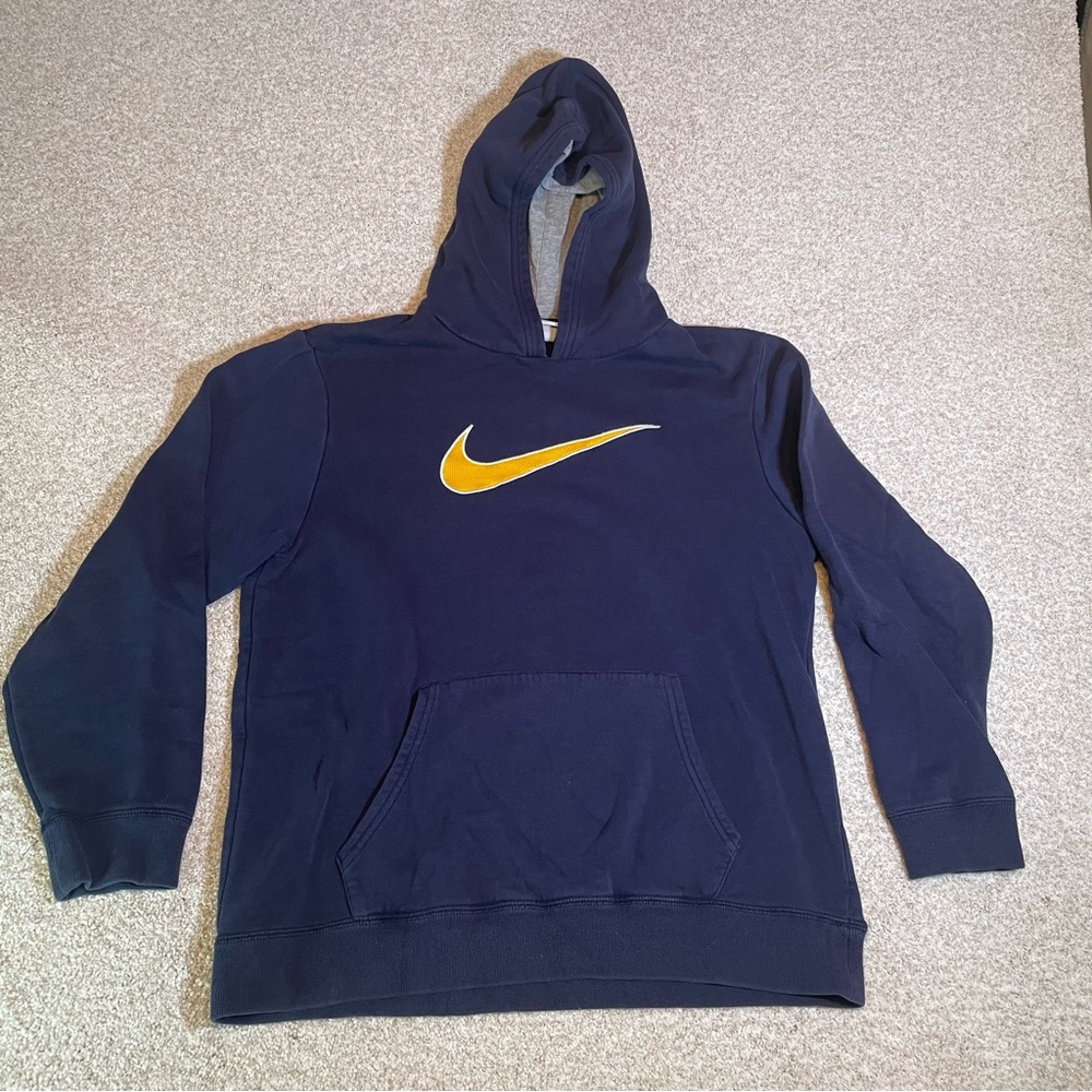 Nike Swoosh Hoodie Youth XL Hooded Sweatshirt Pocket Embroidered Logo Pullover